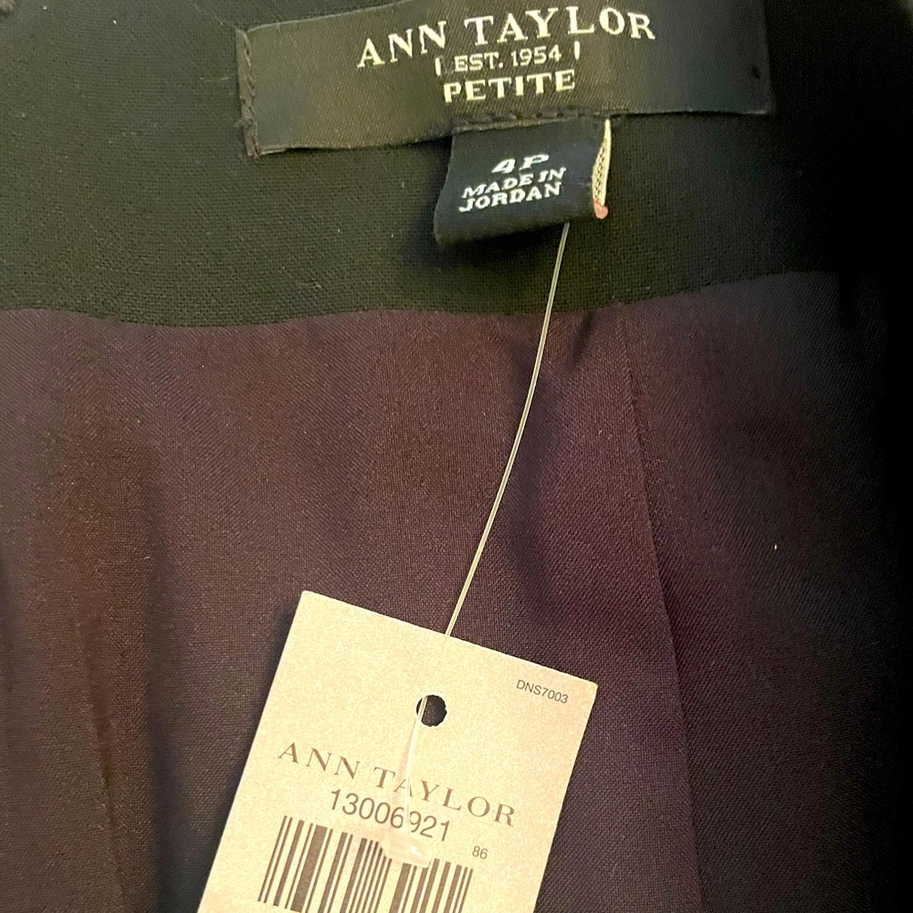 NWT- Ann Taylor black pencil skirt 4P